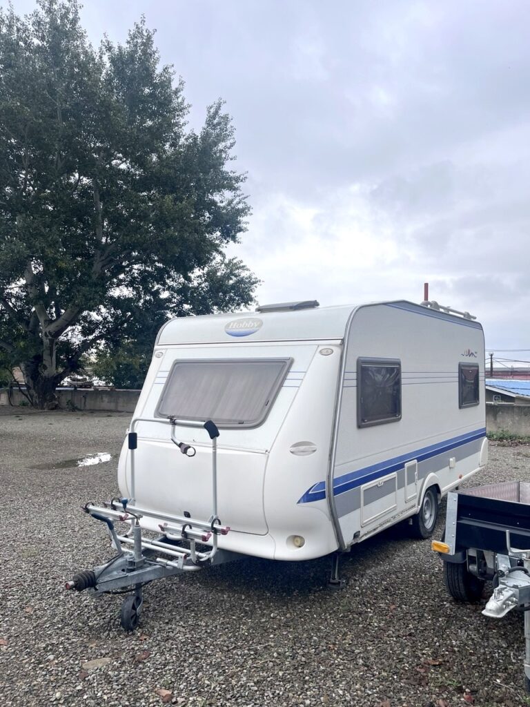 Front of the Hobby Excellent Easy caravan with bike rack